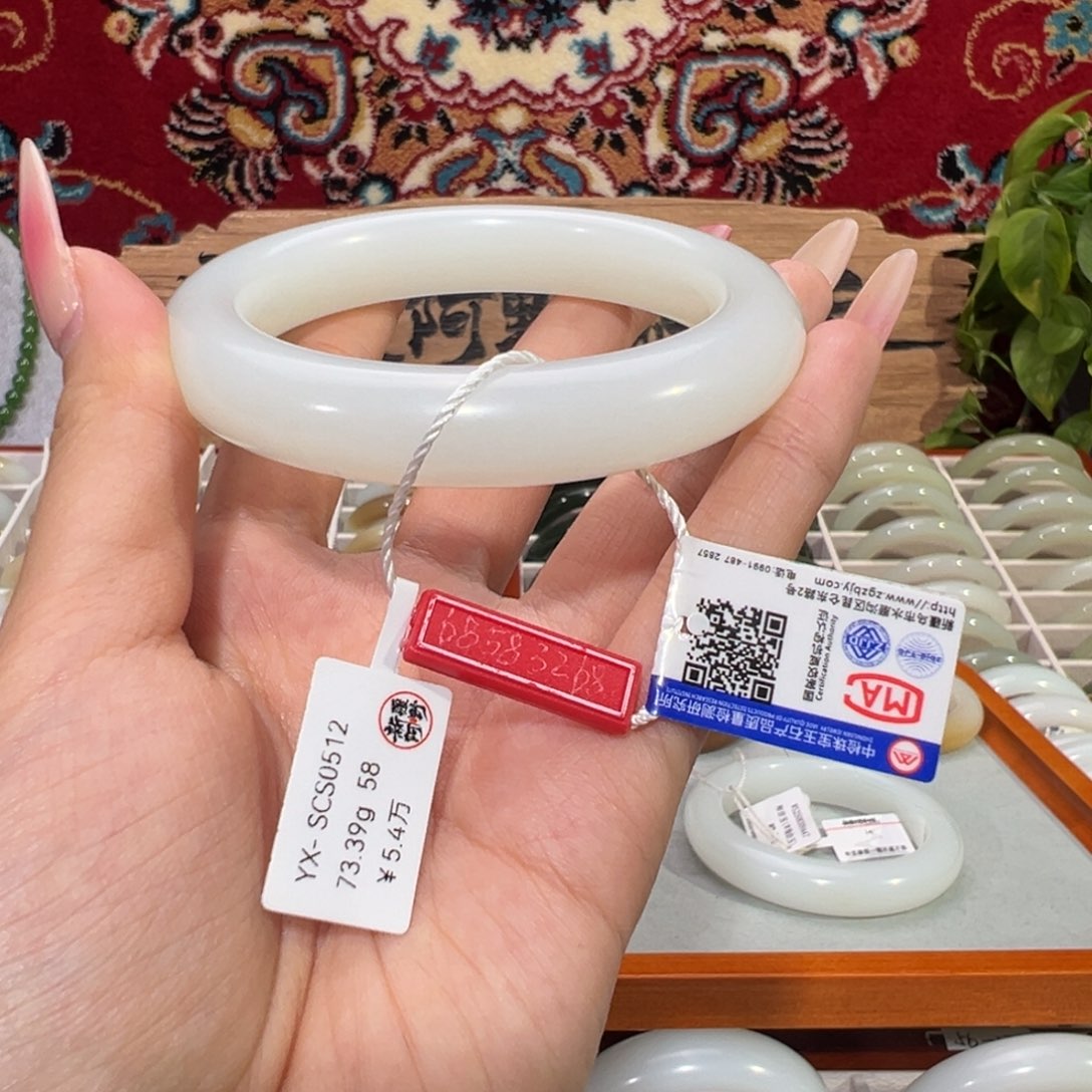 未镶嵌手镯和田玉优雅羊脂白玉手镯 细柔光油性十足