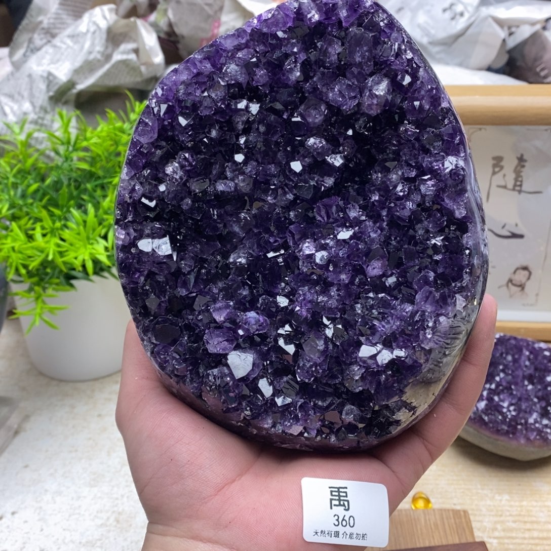 紫晶未镶嵌大型摆件（非配饰）