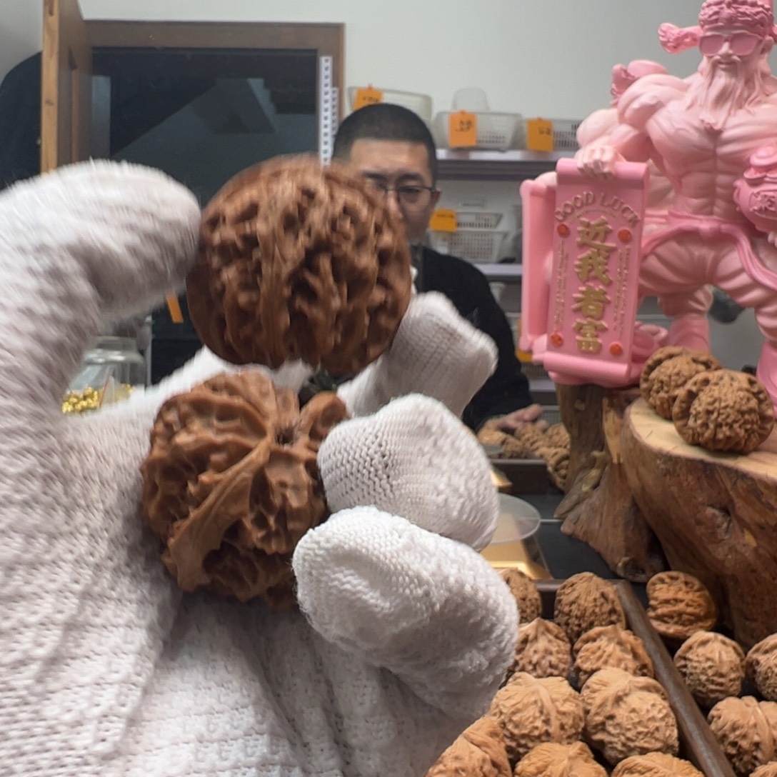 东***鹏吊坠文玩核桃苹果园