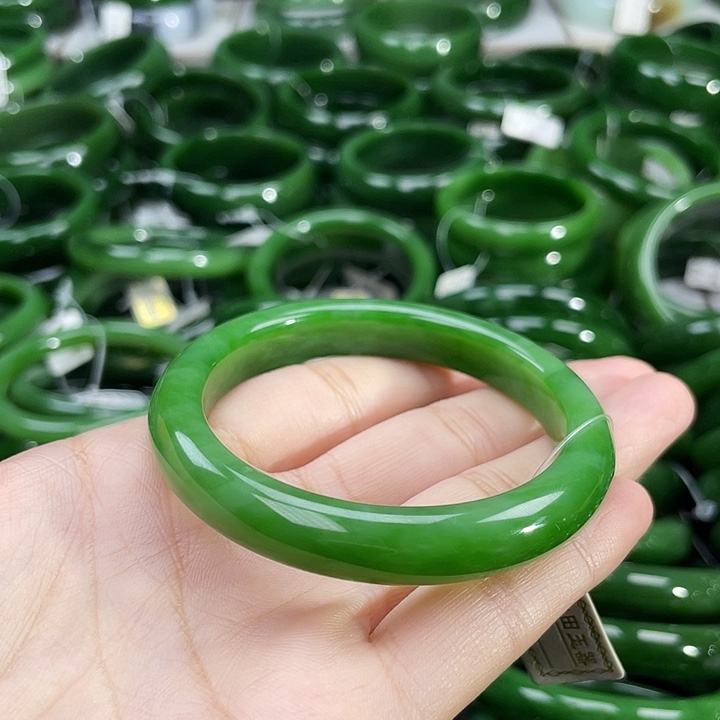 未镶嵌手镯和田玉（碧玉）