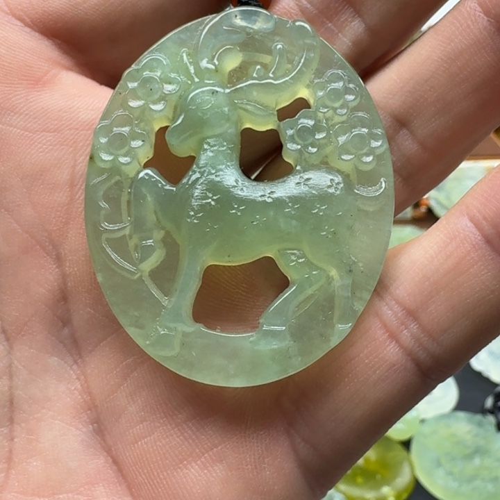 蛇纹石玉未镶嵌颈饰