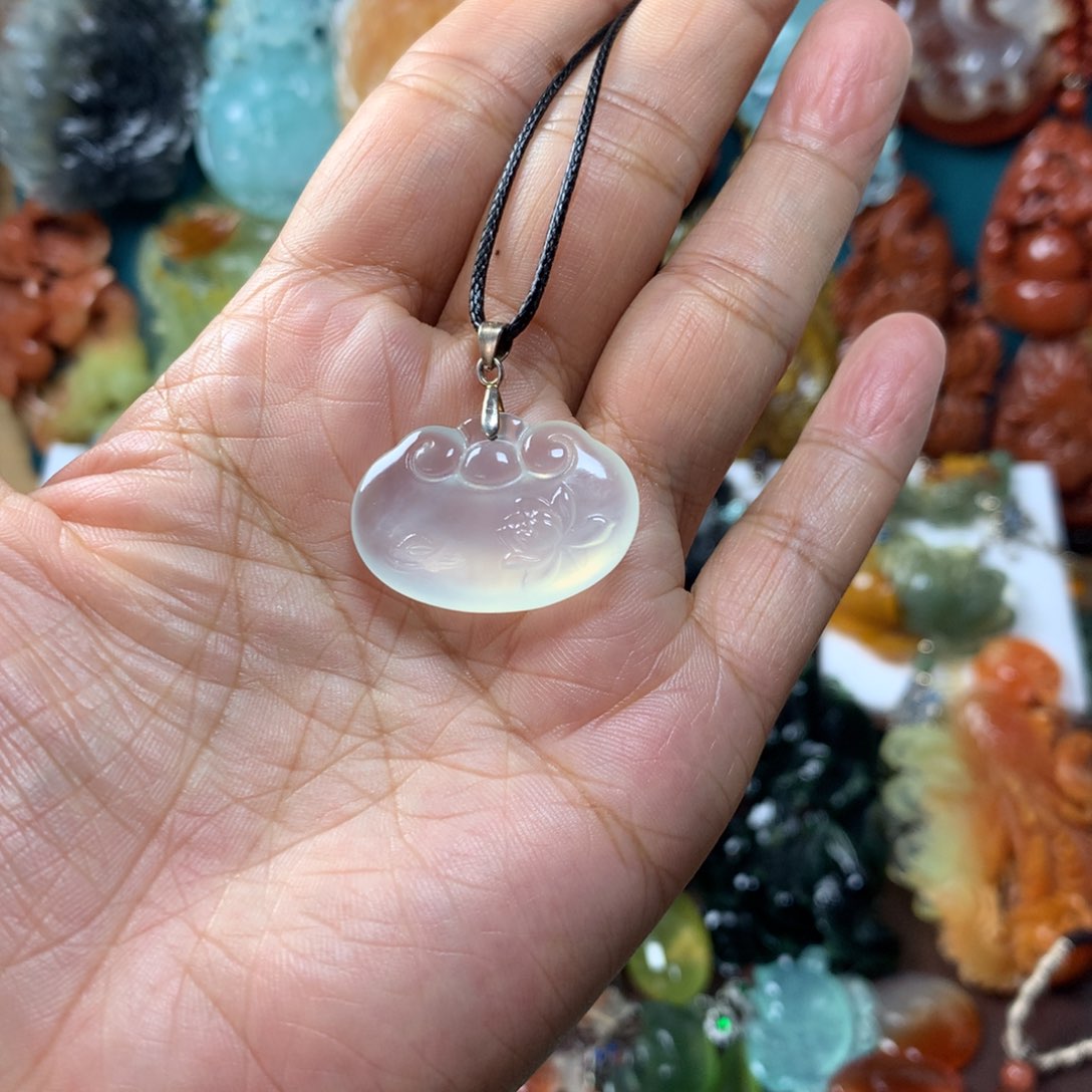 蛇纹石玉未镶嵌挂坠