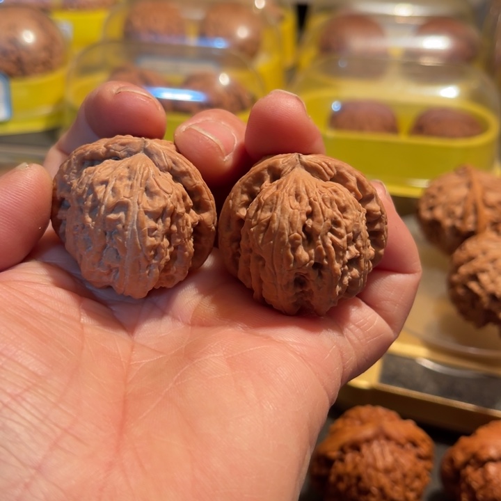 文玩核桃把件W***涛全品三角白边37肚48