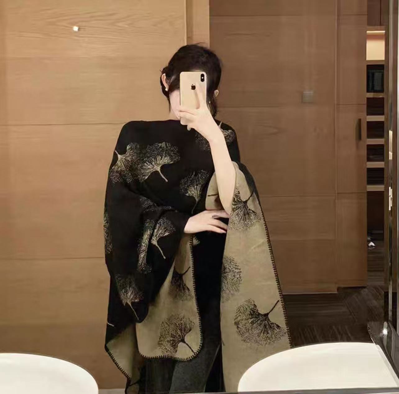 小九九 初秋轻薄百搭复古银杏叶秋冬披肩75062