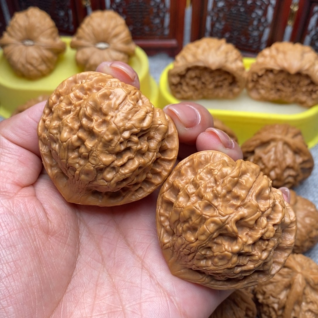 文玩核桃把件桃心官帽49