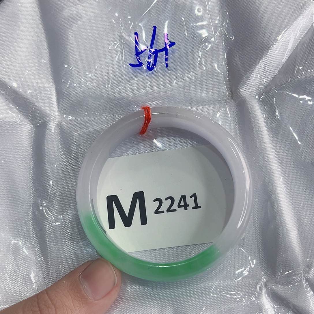 翡翠手镯未镶嵌多样性