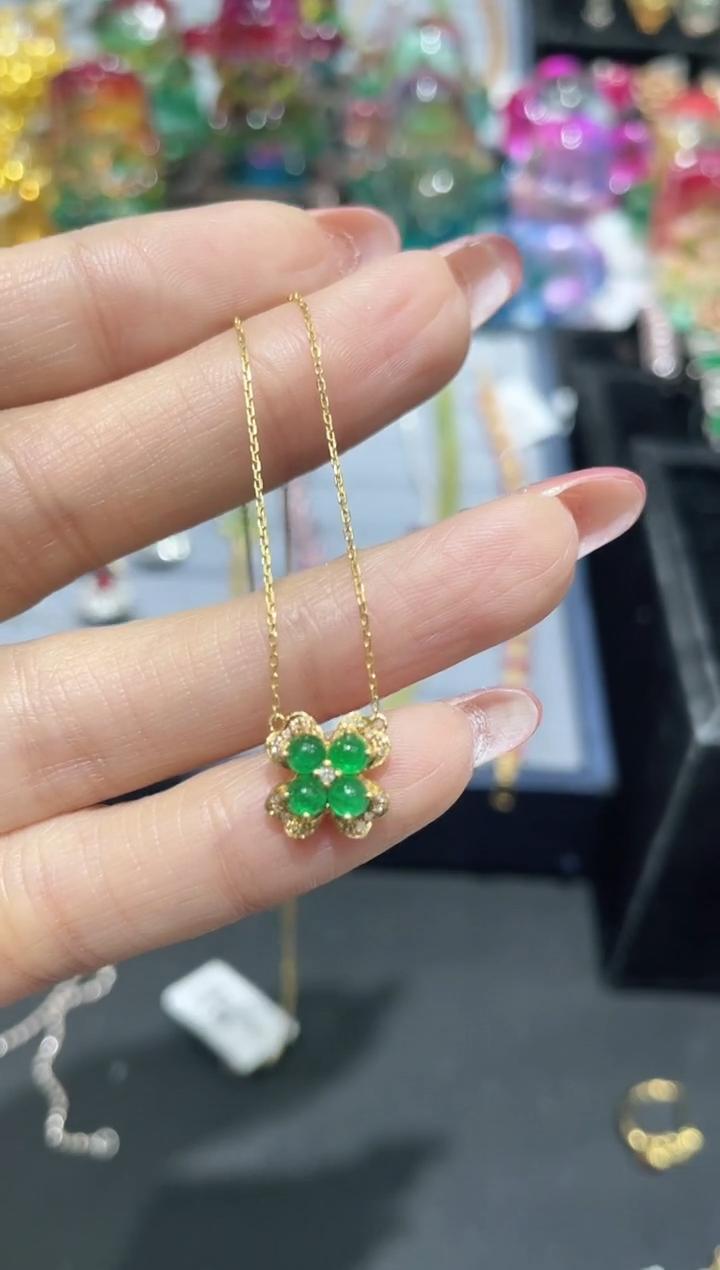 18K金镶嵌天然祖母绿项链四叶草款