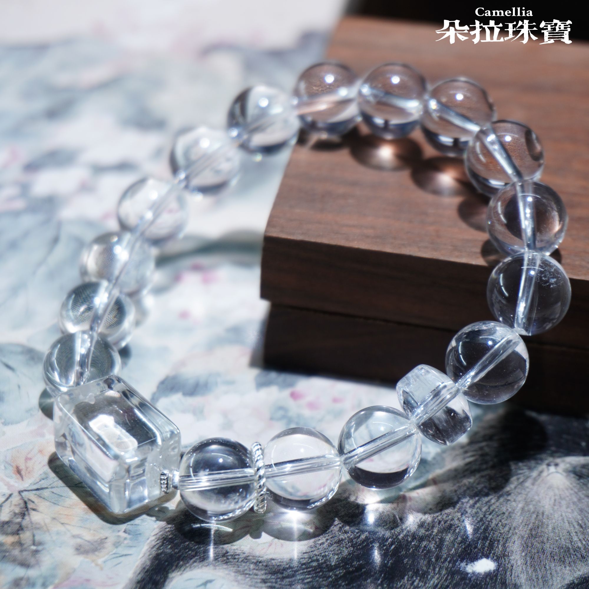 朵拉珠宝 3098 白水晶手串 性发其一