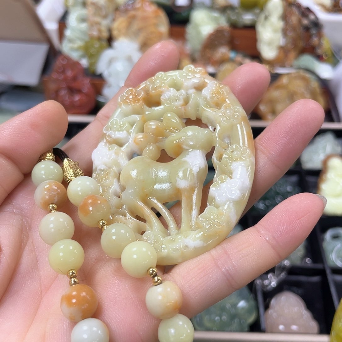 蛇纹石玉颈饰未镶嵌