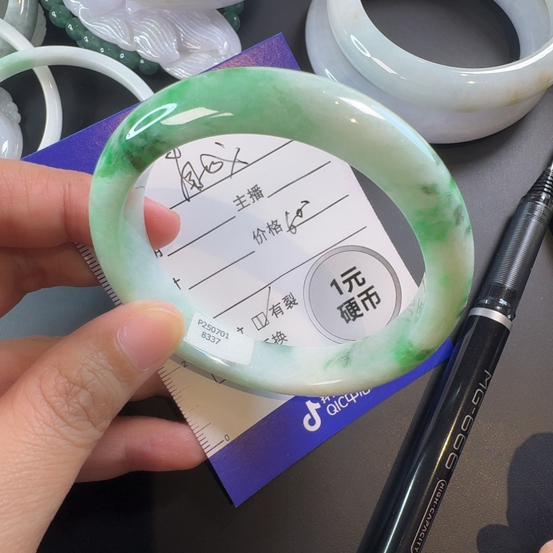 南***材未镶嵌手镯翡翠手镯