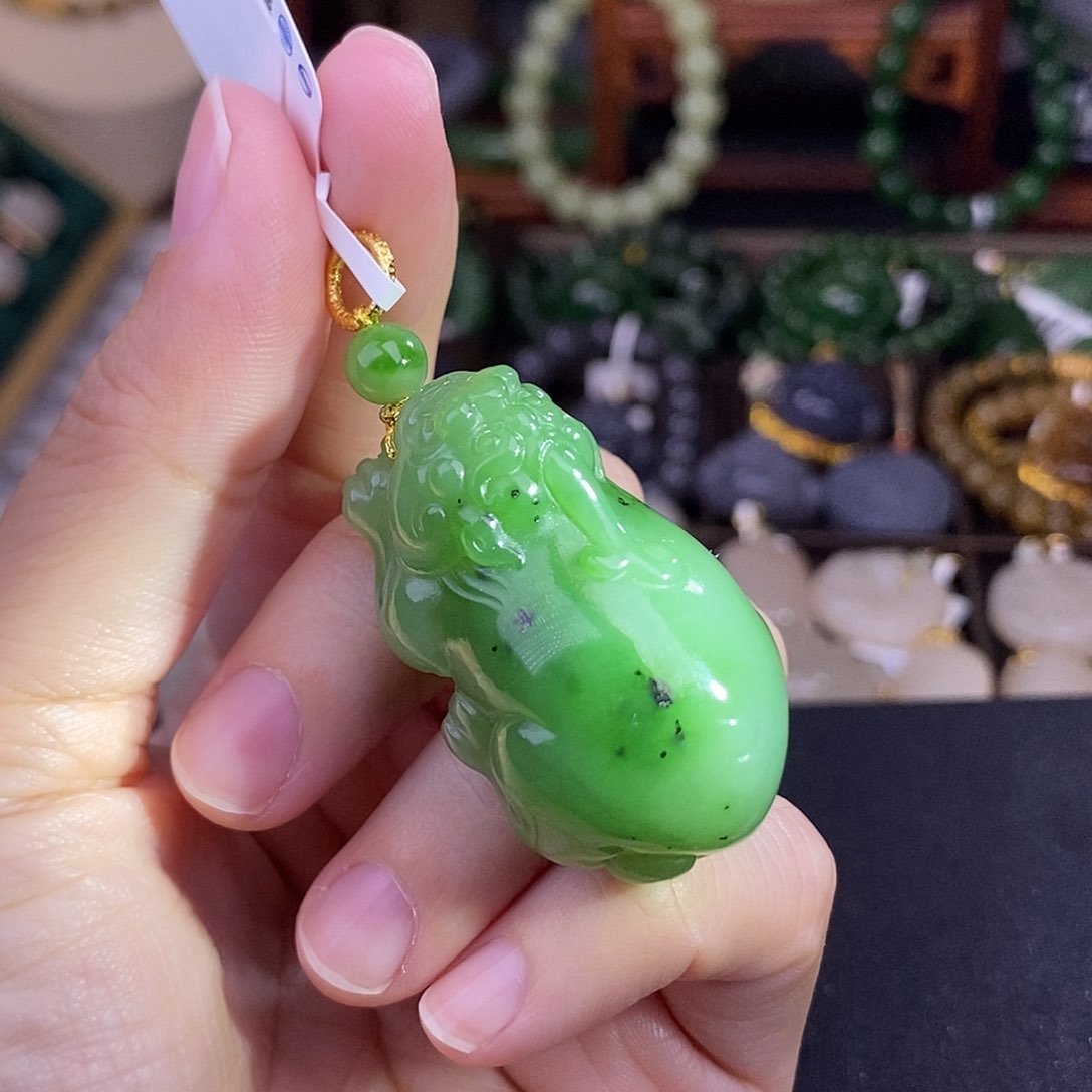和田玉碧玉老料吊坠貔貅清货价未镶嵌