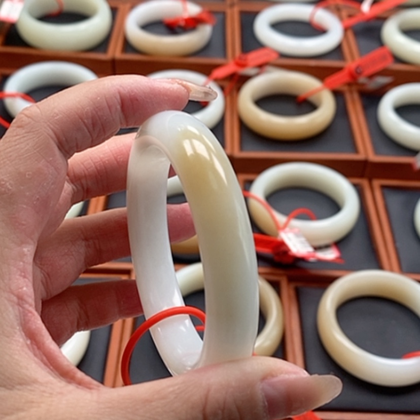 【闪购商品】未镶嵌手镯和田玉
