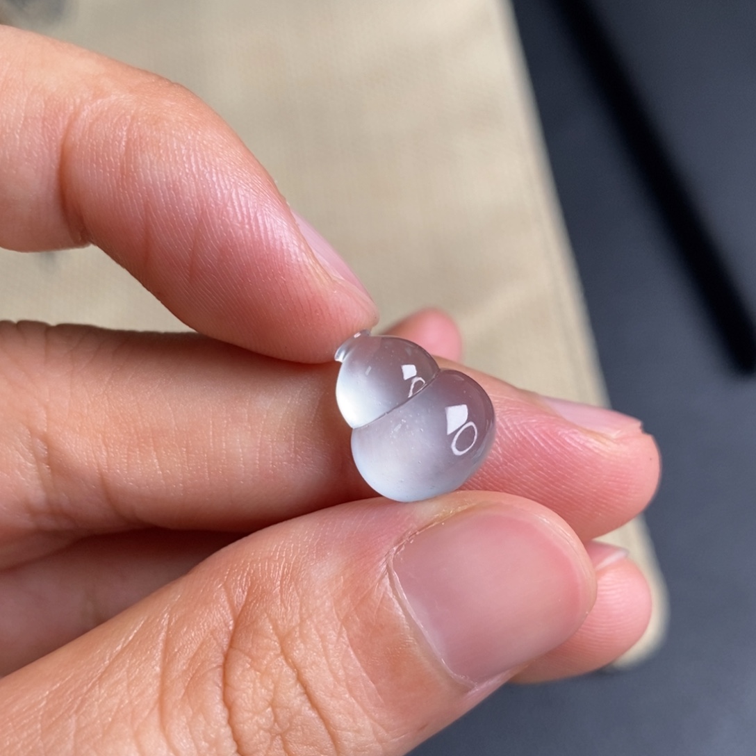 翡翠未镶嵌颈饰葫芦