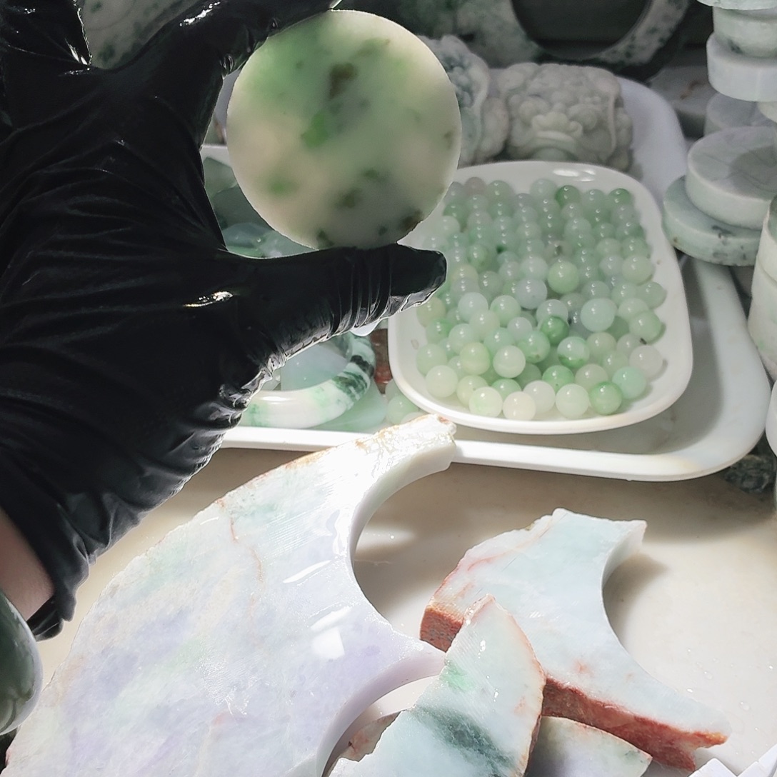 翡翠未镶嵌颈饰边角料