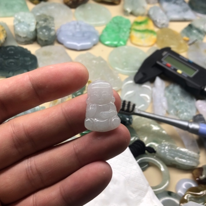 翡翠未镶嵌颈饰链接