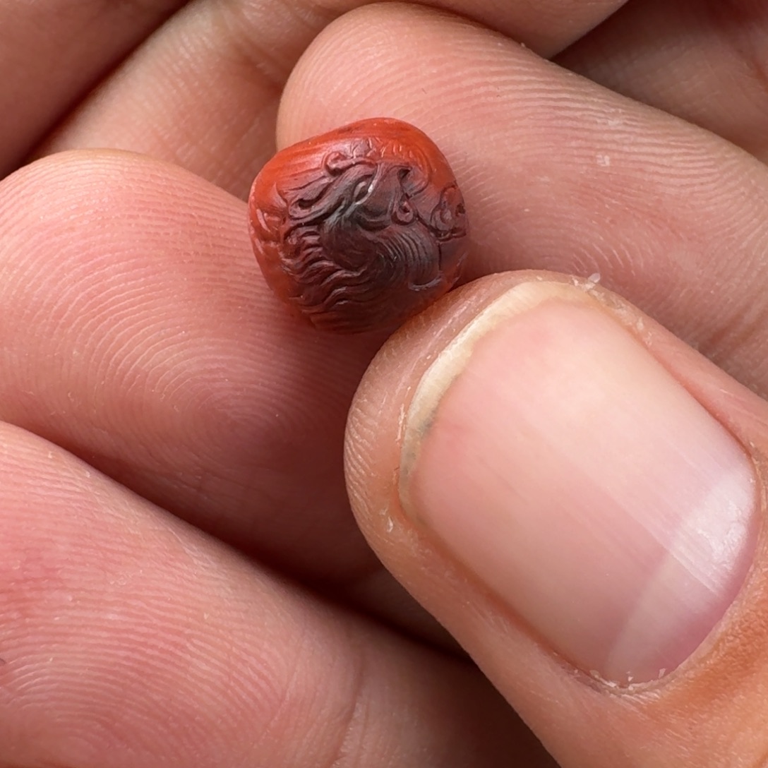 南红玛瑙包浆雕刻凤凰珠的9.8mm未镶嵌