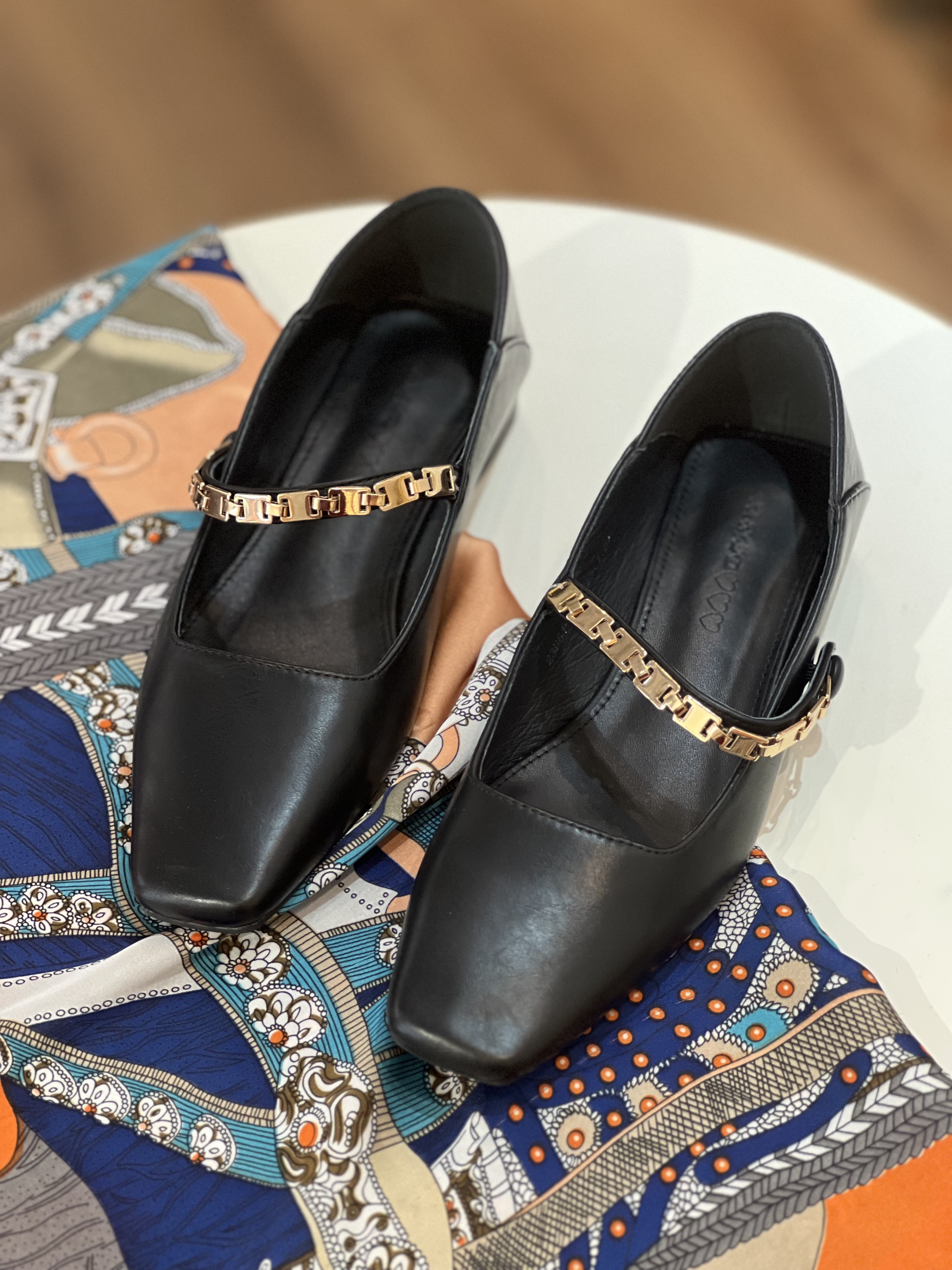 断码清仓浅口小皮鞋低跟慵懒假日金属链条晚宴鞋百搭方头时尚单鞋