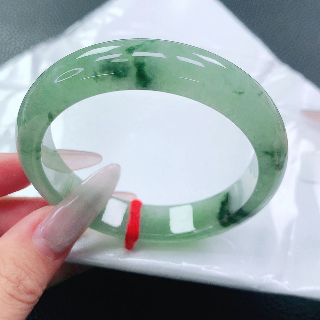 翡翠手镯未镶嵌54圈