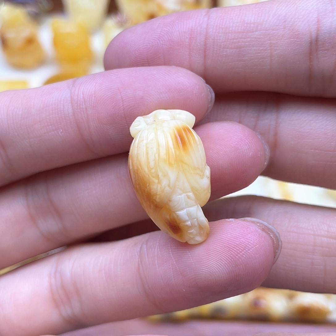 未镶嵌琥珀裸石蜜蜡