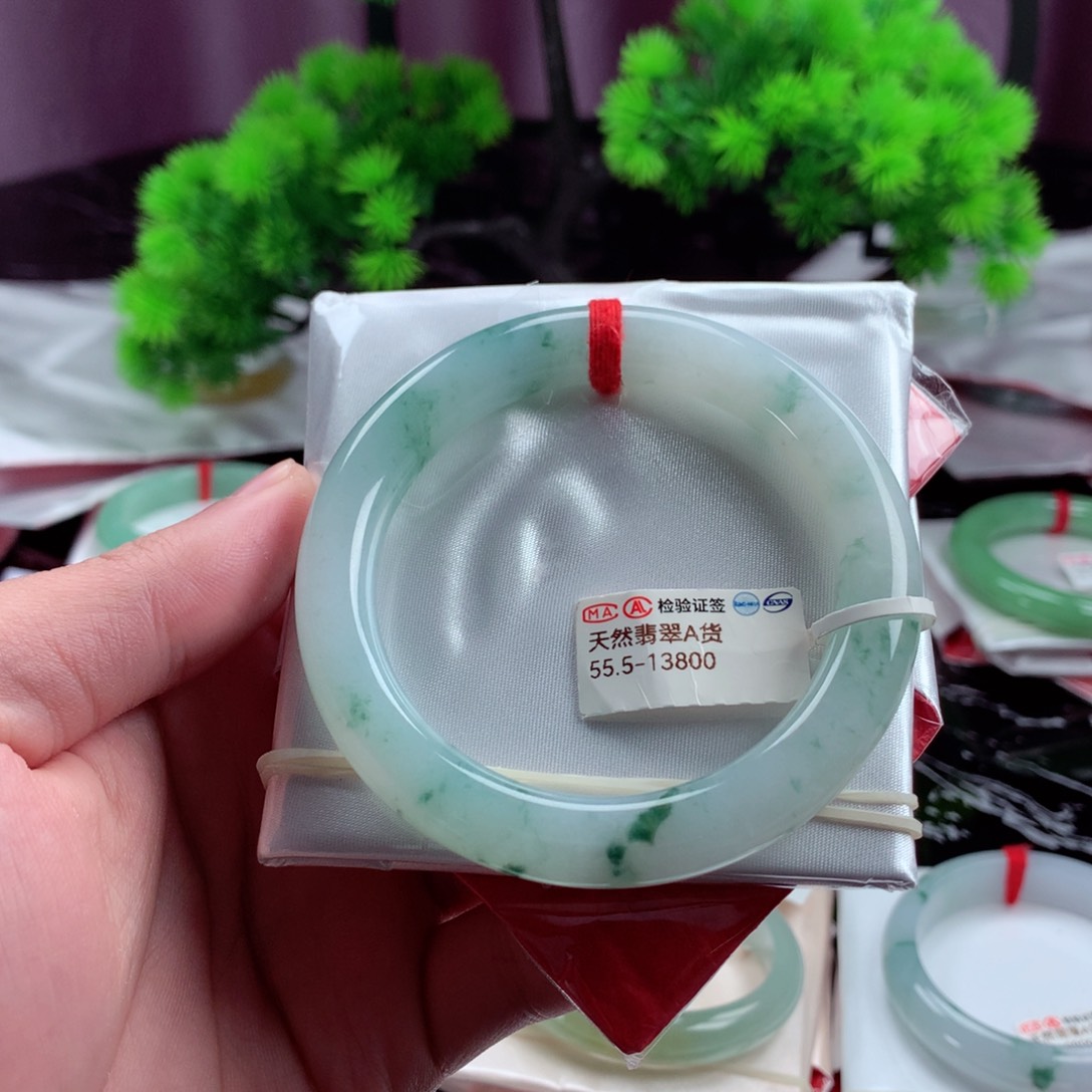 翡翠手镯未镶嵌缅甸翡翠天然手镯