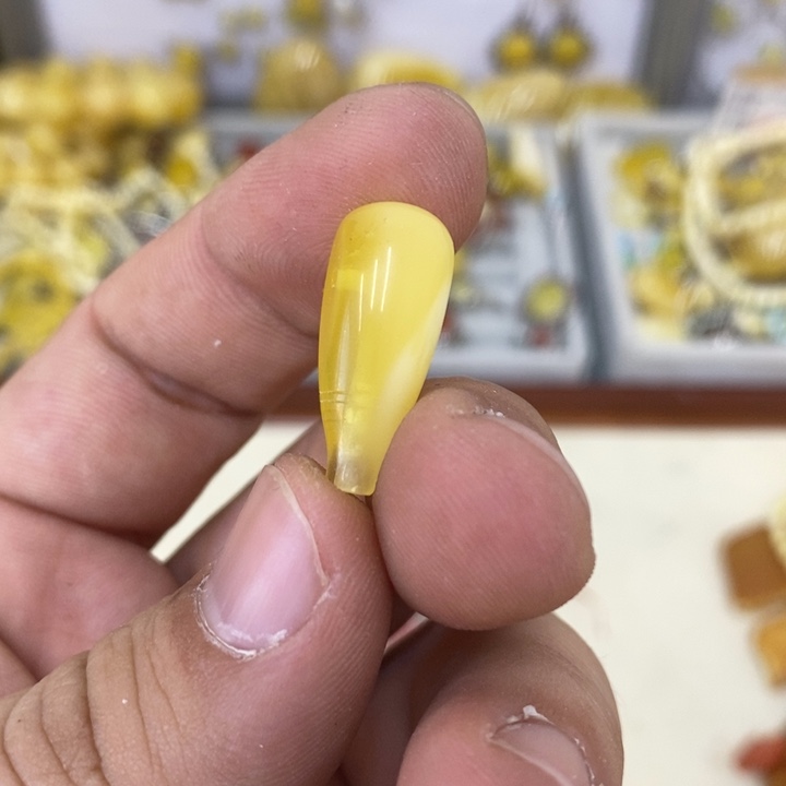 蜜蜡未镶嵌裸石吊坠