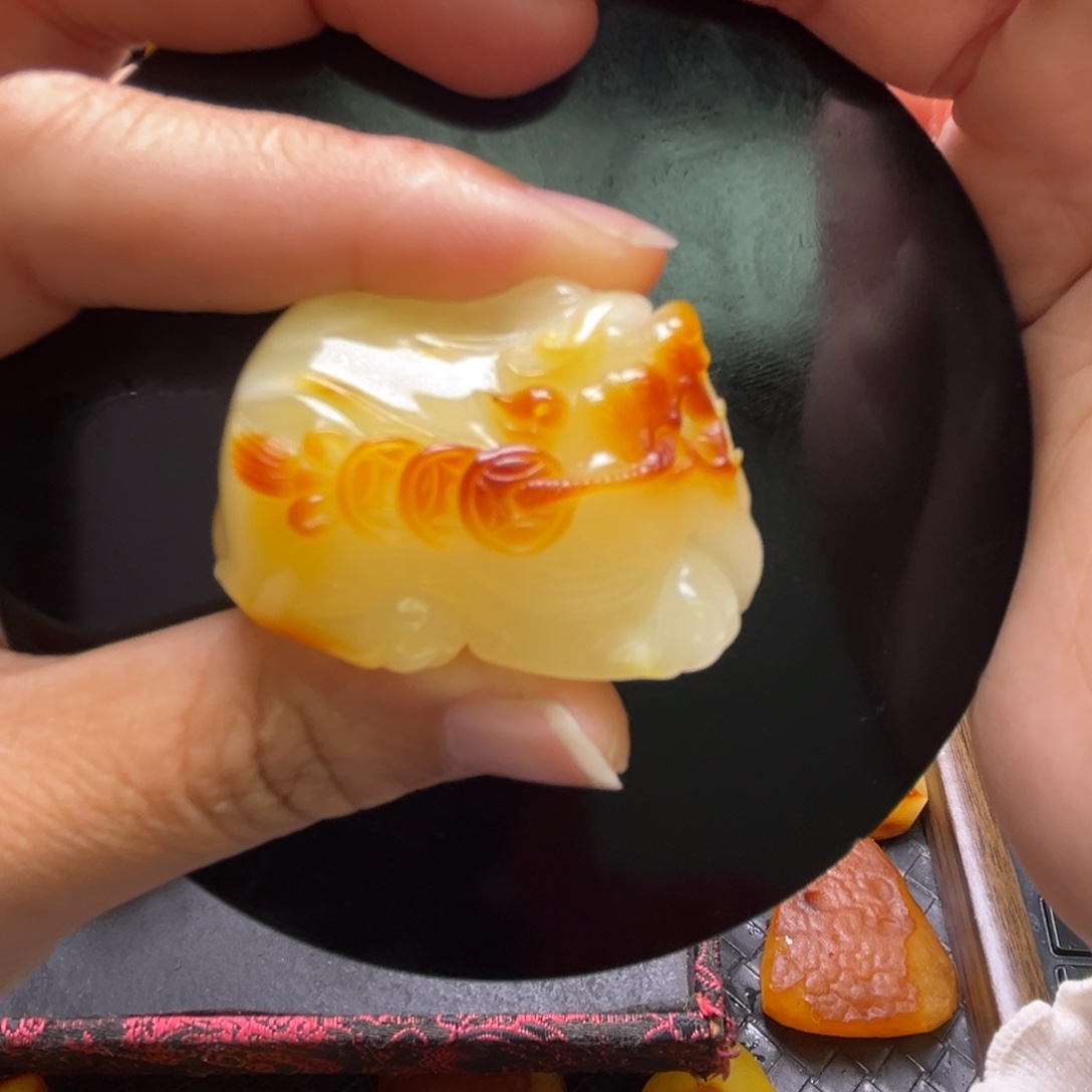 诚***信定制琥珀未镶嵌雕刻工费