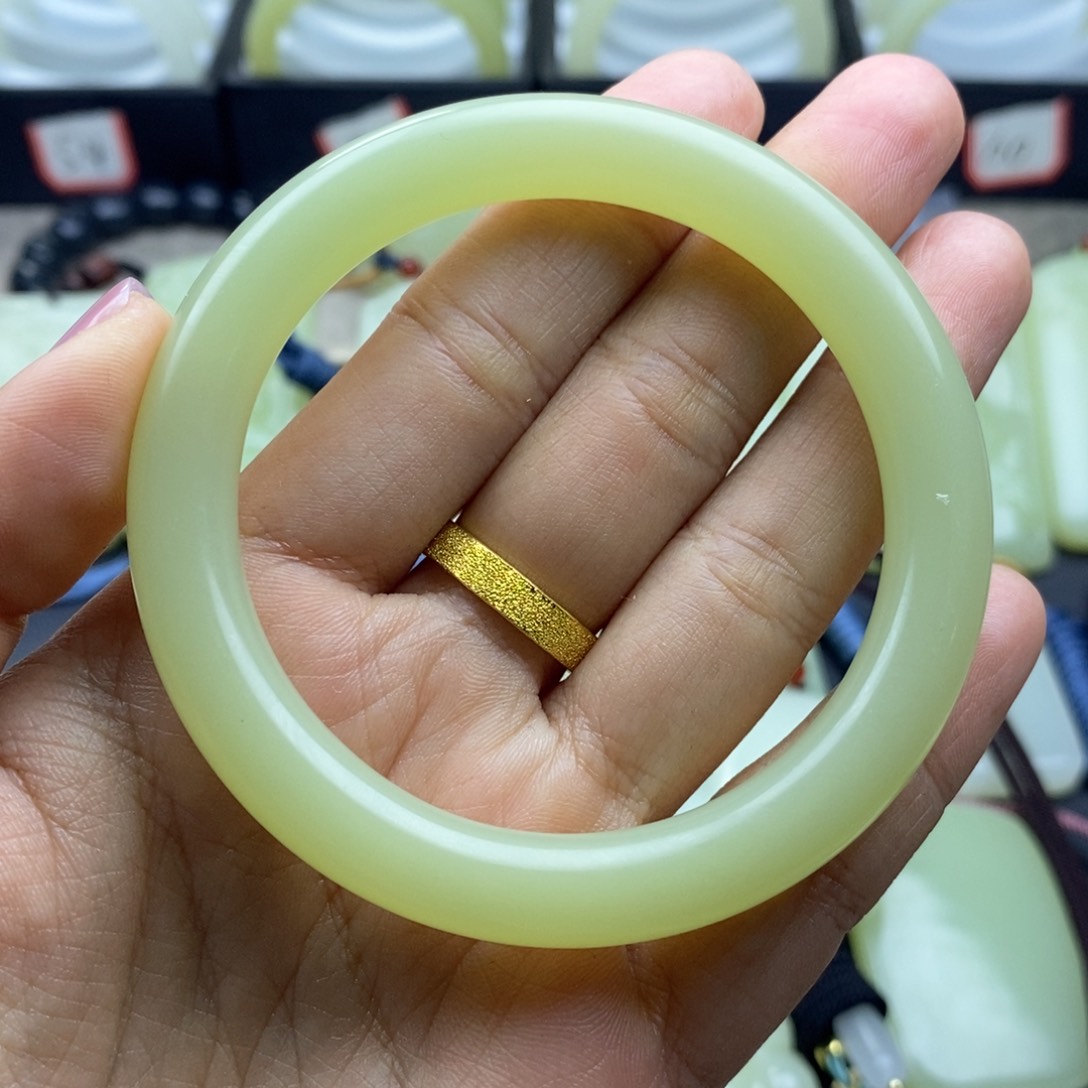 小**盒天然青海时尚手镯