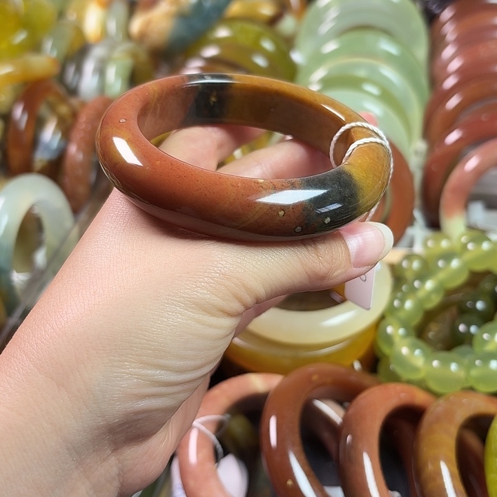 蛇纹石玉未镶嵌手镯微瑕