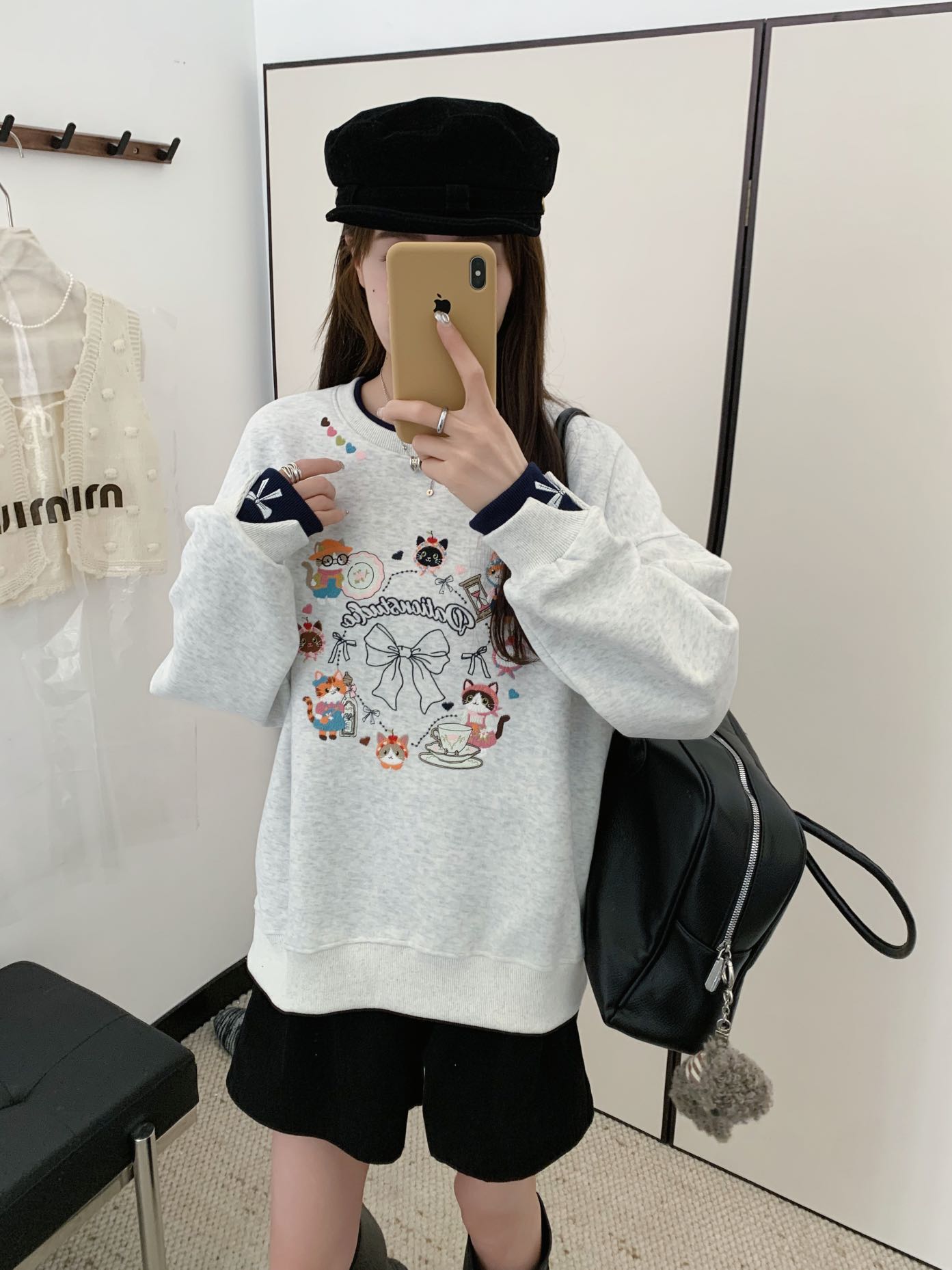 小慧 卡通圆领刺绣猫咪拼色领卫衣 ke34