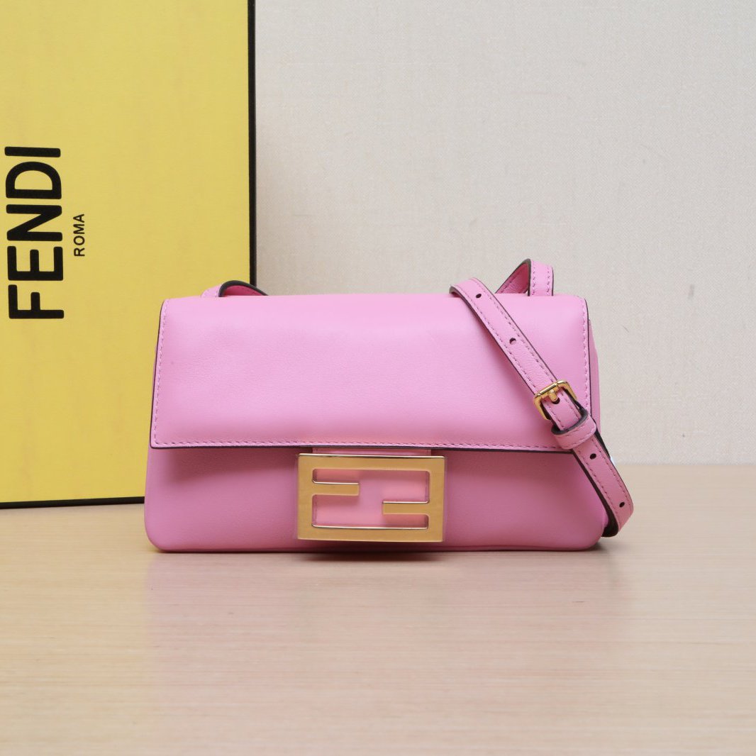 99新 FENDI/芬迪 【娇】皮革C 金扣 法棍包 双面单肩包 P225071870
