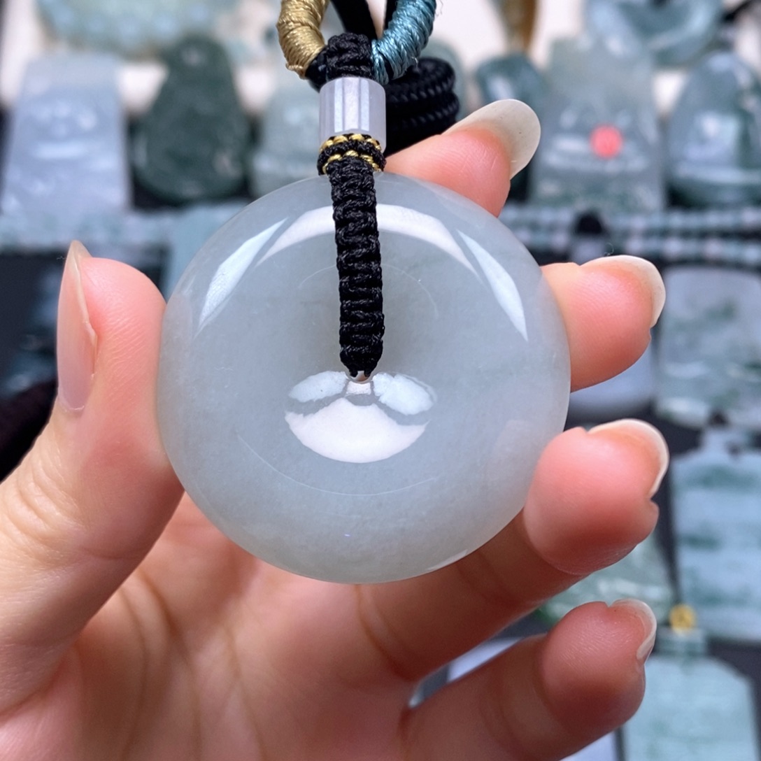 翡翠未镶嵌颈饰平安扣