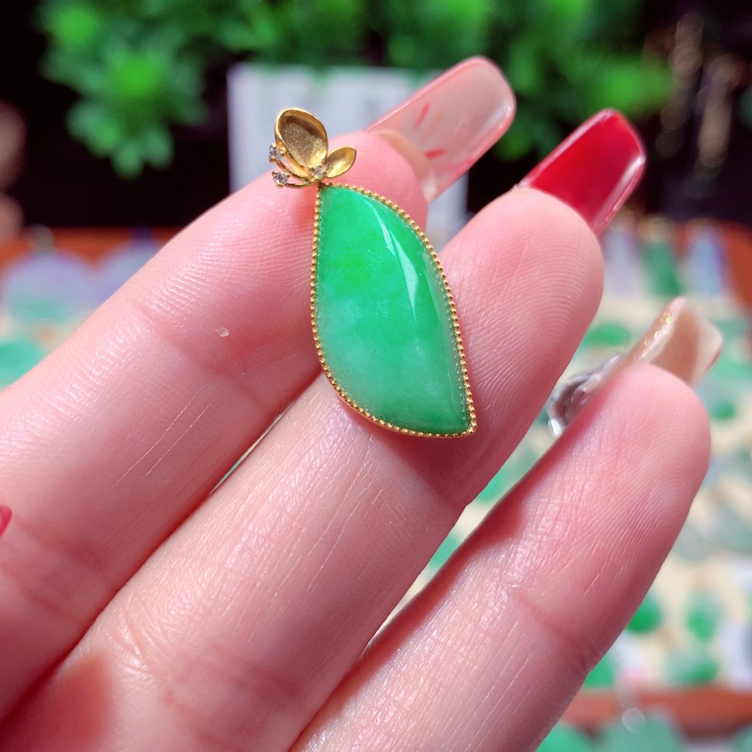 翡翠吊坠(不含链)18K金镶嵌