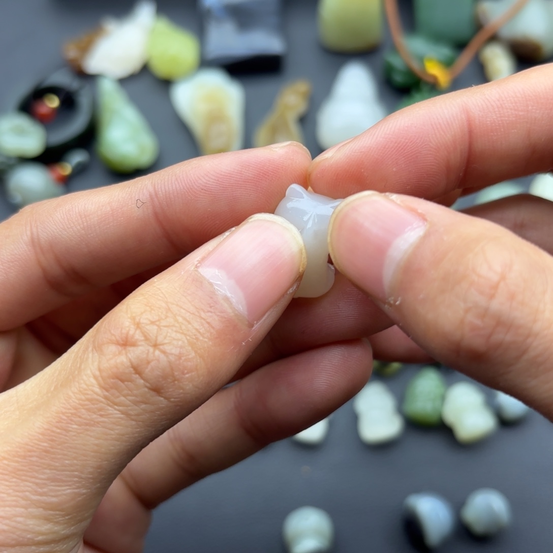 丫***头和田玉未镶嵌颈饰