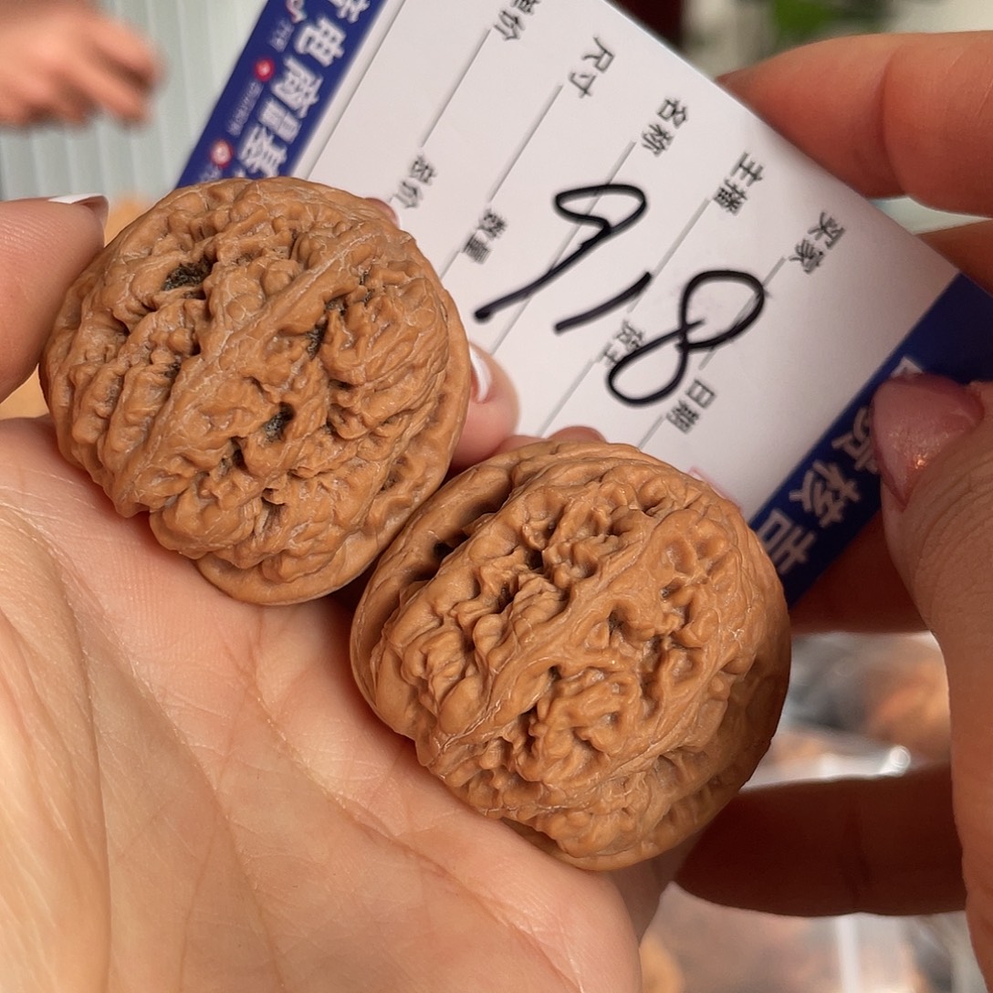 雨***月把件核桃37左右全品无修粗筋自然桩粗筋