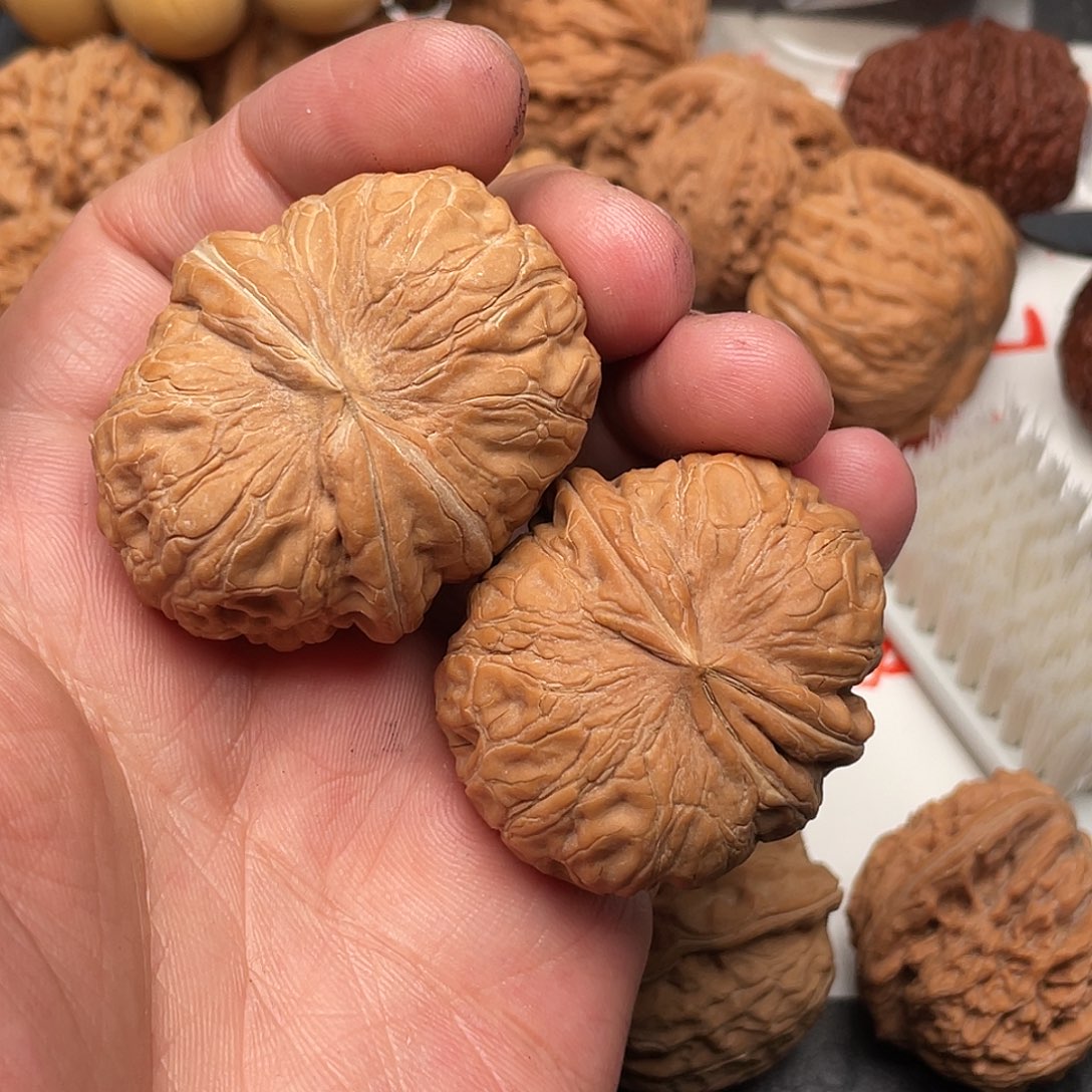 文玩核桃吊坠元宝