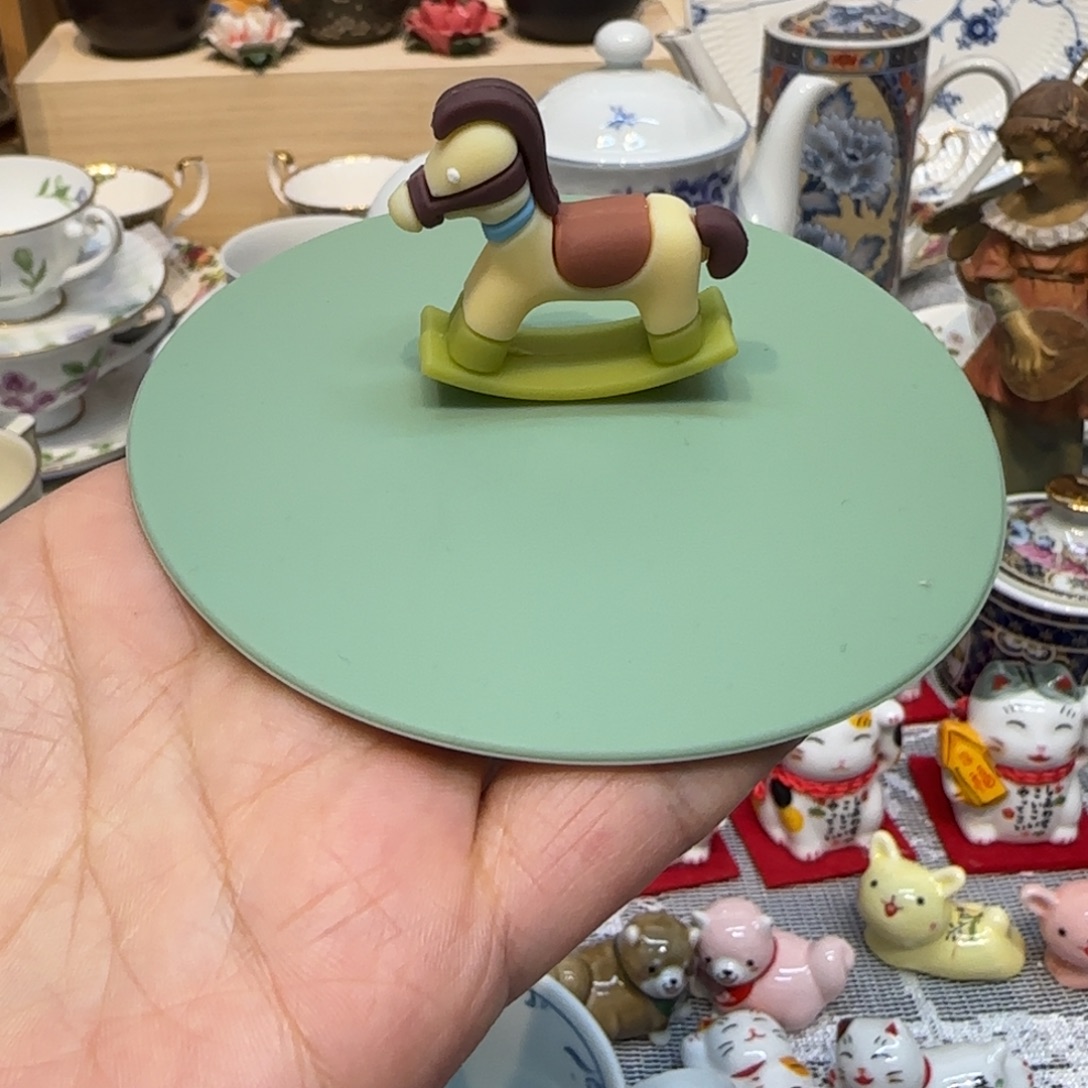瓷片咖啡杯里的咖啡是我