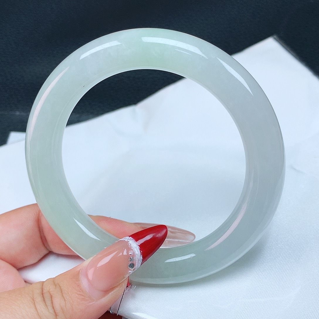 翡翠手镯未镶嵌58圈