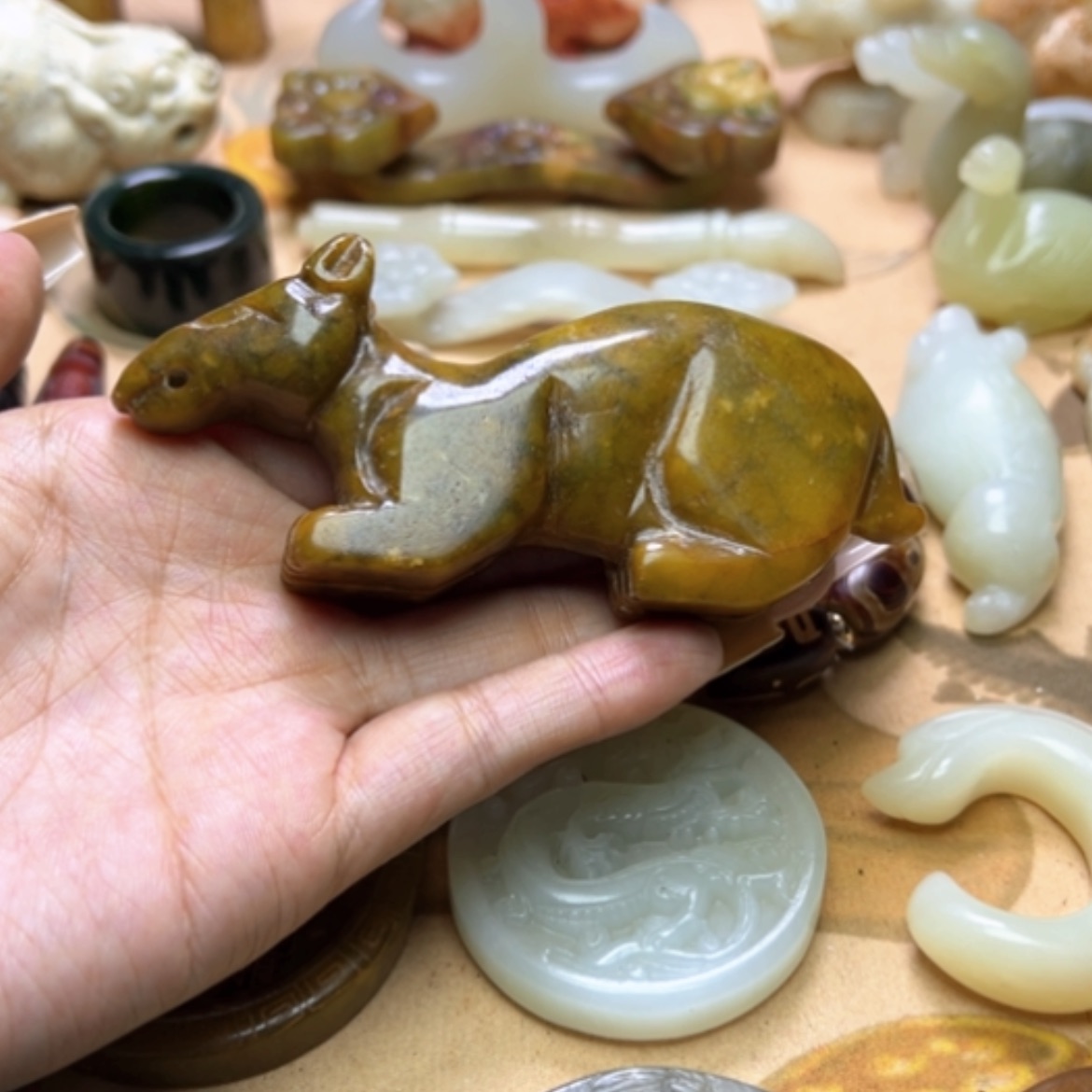 【闪购商品】蛇纹石玉颈饰未镶嵌