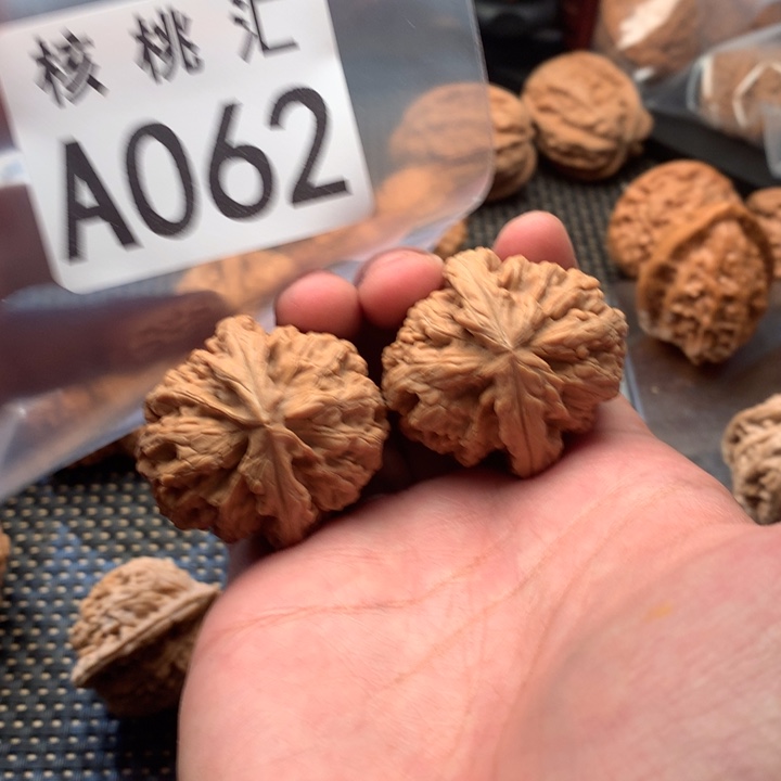 吊坠文玩核桃红锦鲤