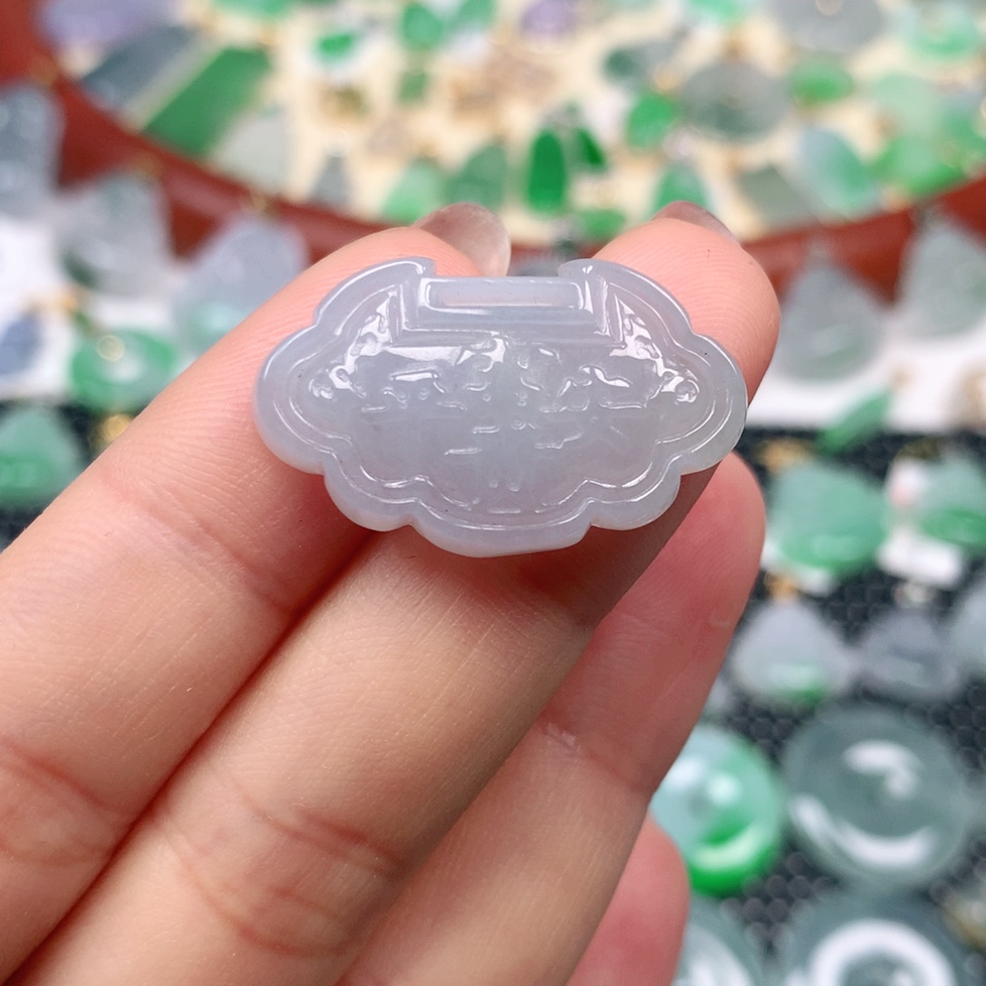 【闪购商品】翡翠吊坠(不含链)18K金镶嵌