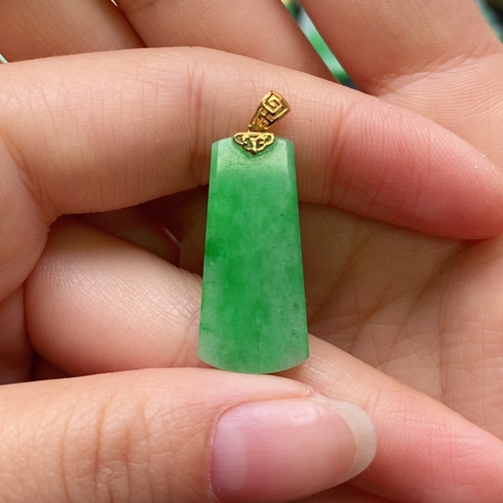 翡翠颈饰未镶嵌吊坠