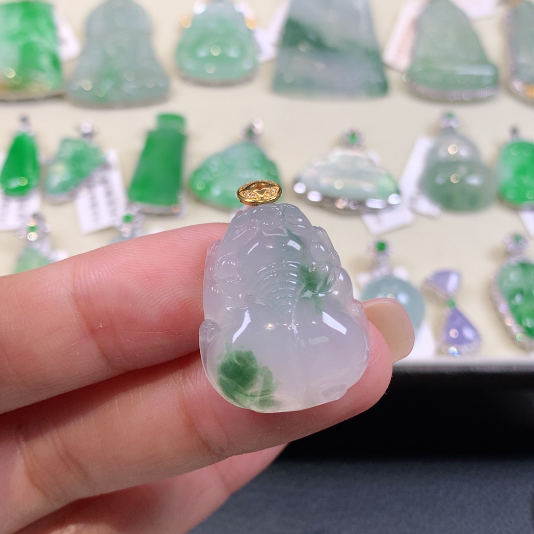 翡翠18K金镶嵌颈饰缅甸天然a货翡翠