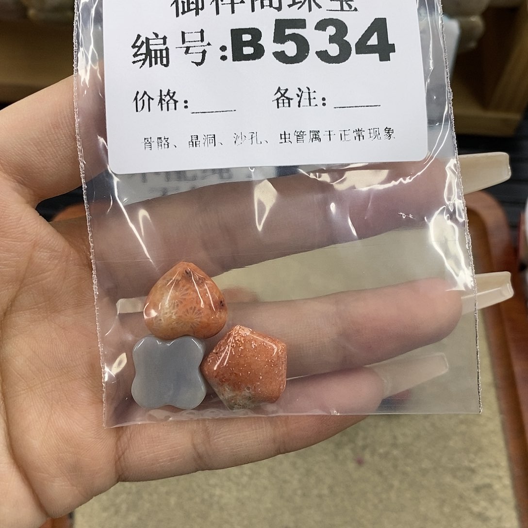 石英质玉未镶嵌颈饰伤***酒
