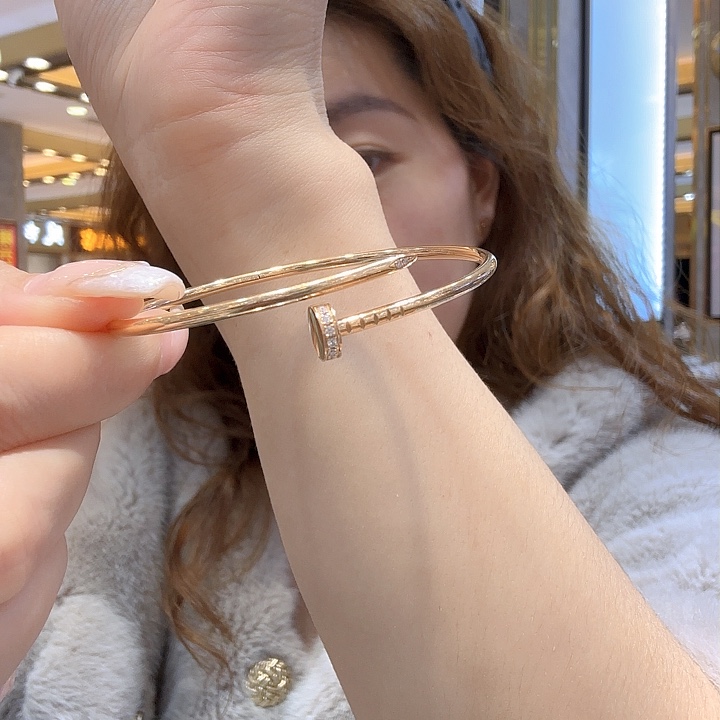钻石手镯18K金镶嵌钉子