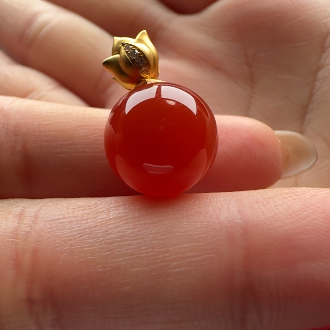 南红玛瑙18K金镶嵌圆珠吊坠12.8，辣椒红