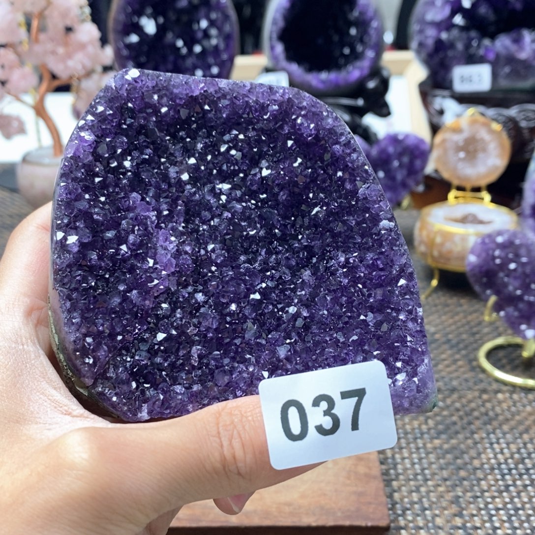 紫晶未镶嵌大型摆件（非配饰）