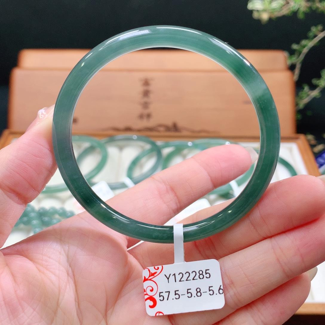 翡翠手镯未镶嵌天然