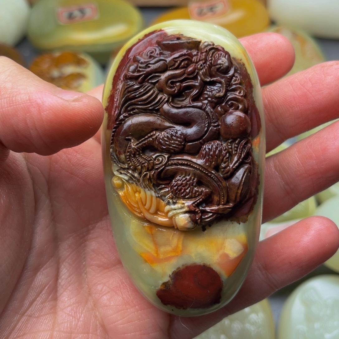 石材方解石手把件龙