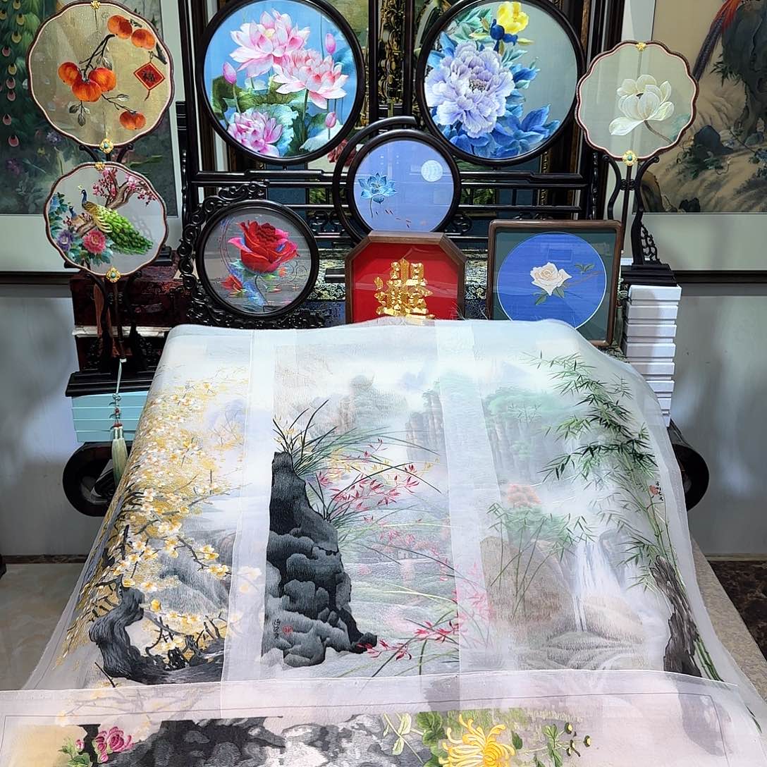 刺绣露*刺绣工艺精湛