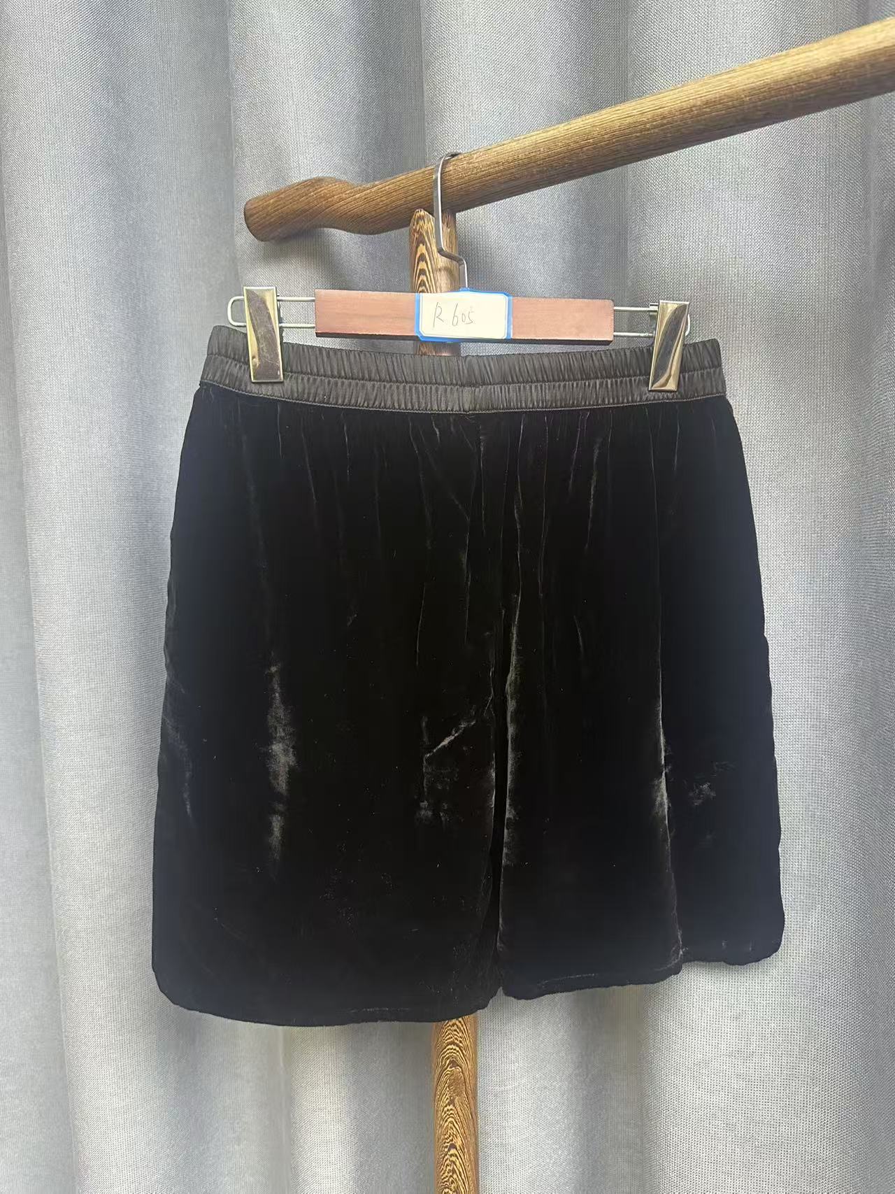 2025秋季新款休闲百搭宽松桑蚕丝丝绒短裤女R605